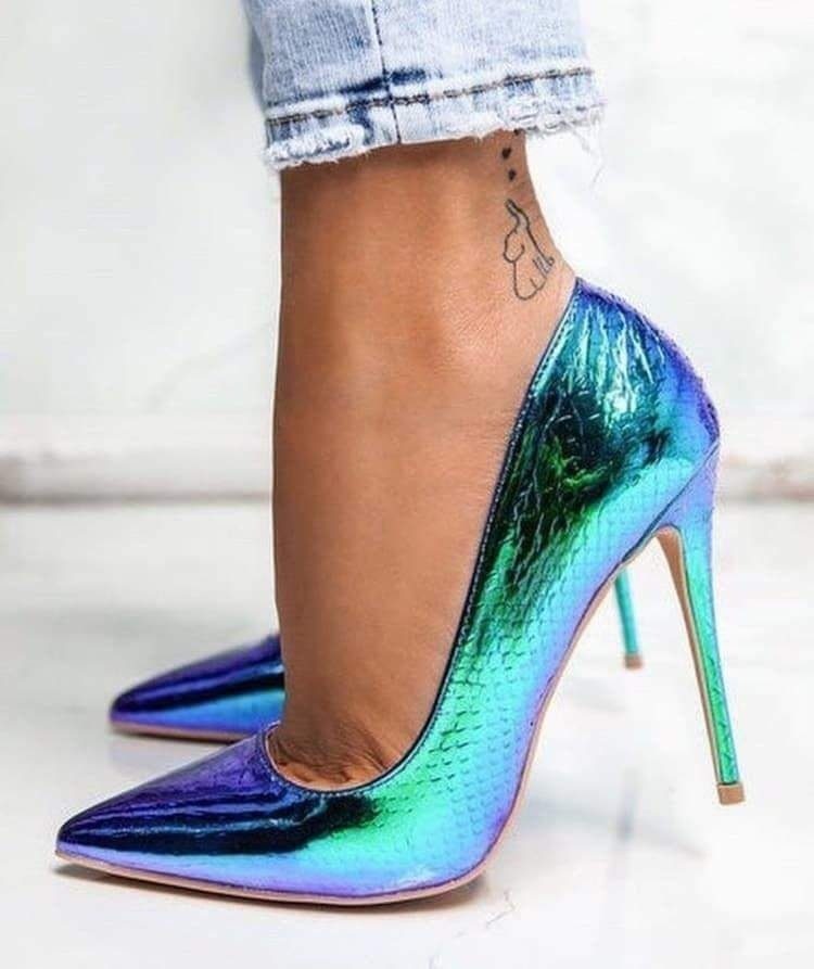 100 Tacones Metalicos en tornasol con efecto de textura de serpiente y tacon de aguja 100 Tacones Metalicos en tornasol con efecto de textura de serpiente y tacon de aguja