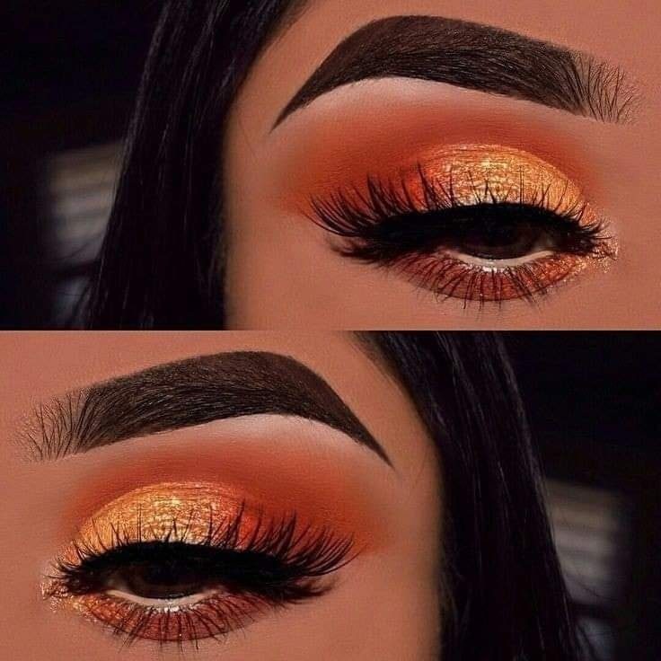 33 Maquiagem em tons laranja olho esfumado com sombra em tons laranja metálico claro e escuro e delineador preto simples