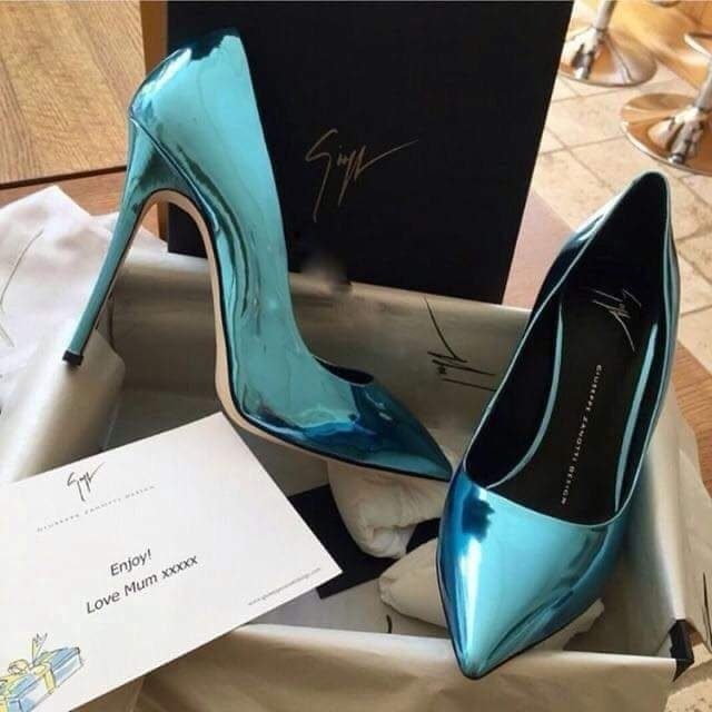 92 Tacones Metalicos color azul oscuro con tacon de aguja 92 Tacones Metalicos color azul oscuro con tacon de aguja