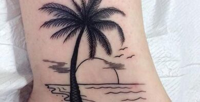 101 Tatuajes de Playas tatuaje en el tobilo de una playa en tinta negra