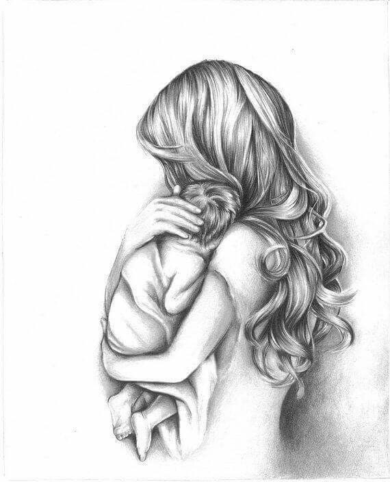 20 Delicati tatuaggi di madre e figlia madre che tiene il bambino sul petto avvolto in coperte