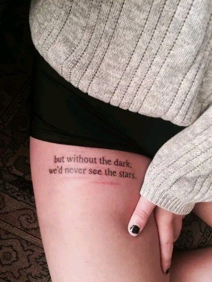 21 tatouages de phrases pour femmes sur la jambe droite en anglais