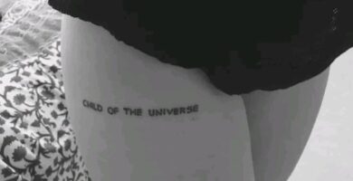 38 tatuajes de frases para mujeres en la pierna derecha en ingles