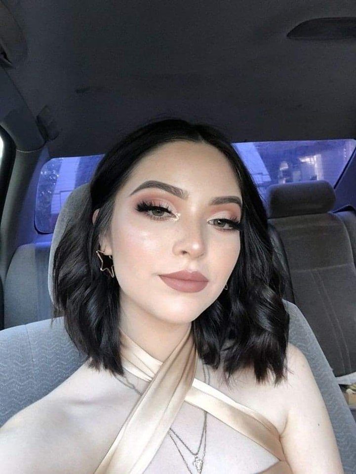 23 Maquillaje natural smokey eye en tono rosado claro con delineado sencillo y labial en rosado opaco