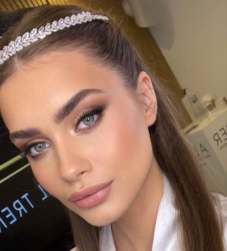 5 Maquillaje Natural smokey eye en tono cafe claro con delineado sencillo y labial en tono nude