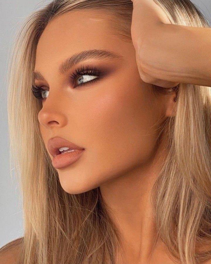 7 Maquillaje Natural smokey eye en tono marron con delineado de contorno completo y labial en tono nude