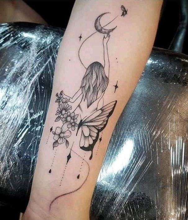 118 Tattoos der Natur Arm Frau Metamorphose Schmetterling Mond Vogel Sterne Schwarzes Ornament