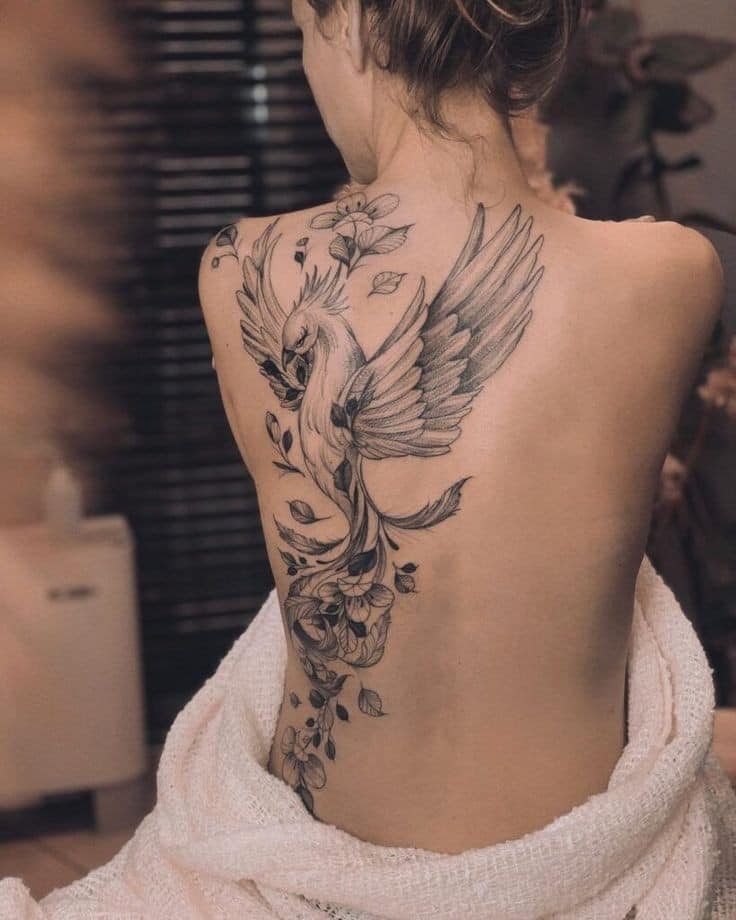 313 tatouages de dos sexy pour les femmes Un beau grand oiseau Phoenix noir d'un côté renaît de ses cendres