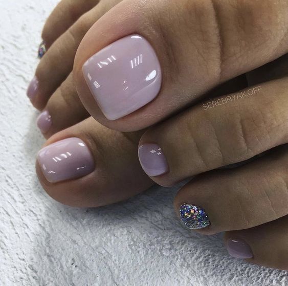 17 Simple Nails Decorated Simple Elegant Feet in Light Violet Color