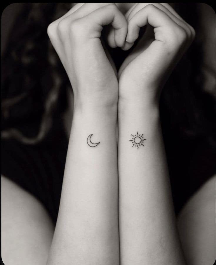 4 Originales tatuajes de mejores amigas sol y luna en el antebrazo
