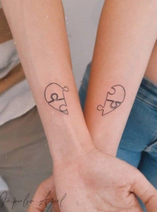 5 Originales tatuajes de mejores amigas rompecabezas que se corresponden en el antebrazo