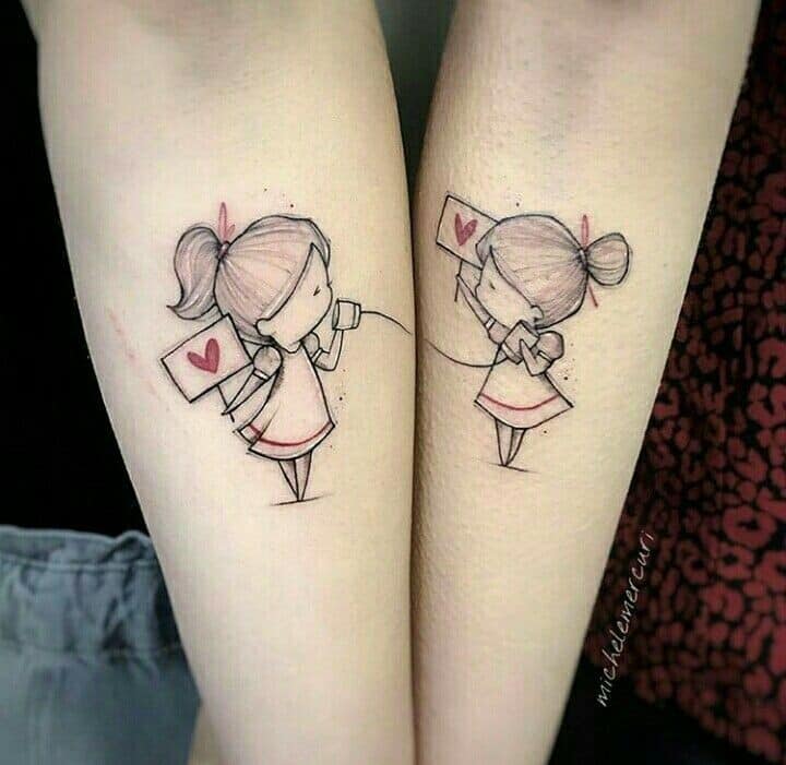 9 Originales tatuajes de mejores amigas dos niñas comunicandose a traves de una lata con hilo contazon en carte dice te amo