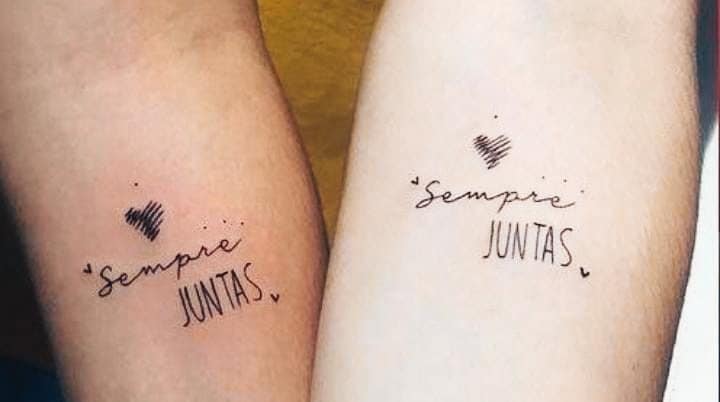 9998 Originales tatuajes de mejores amigas en antebrazo inscripcion sempre juntas con corazon