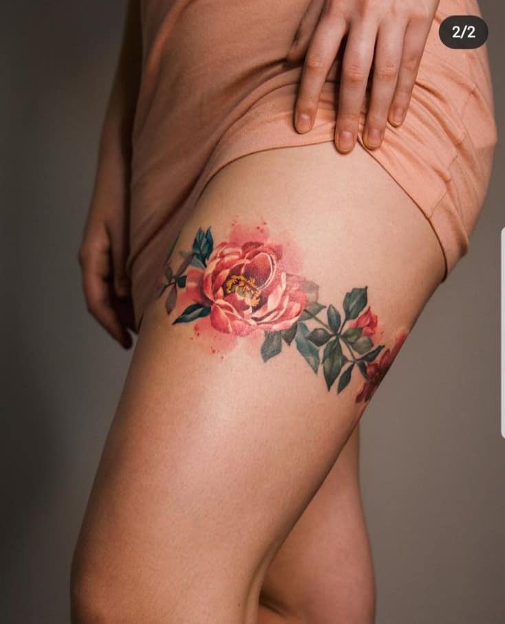 39 Tattoos IA liguero en forma de ramo de rosas con tallos y hojas verdes