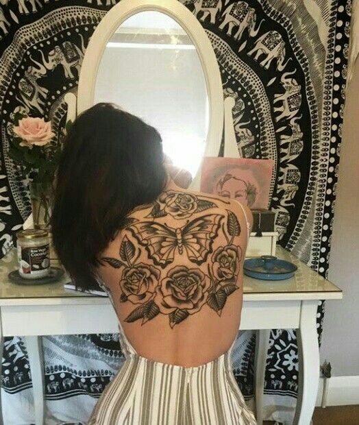 Femenino Tatuajes en la Espalda Alta Gran Mariposa con Flores Negras