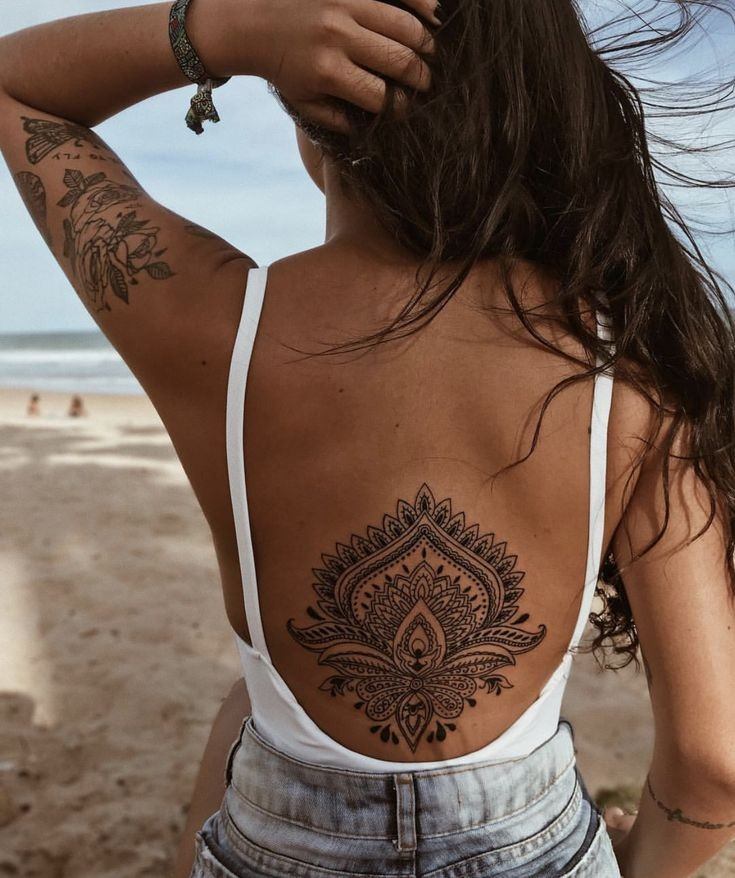 Femenino Tatuajes en la Espalda Baja motivo indu de flor de loto