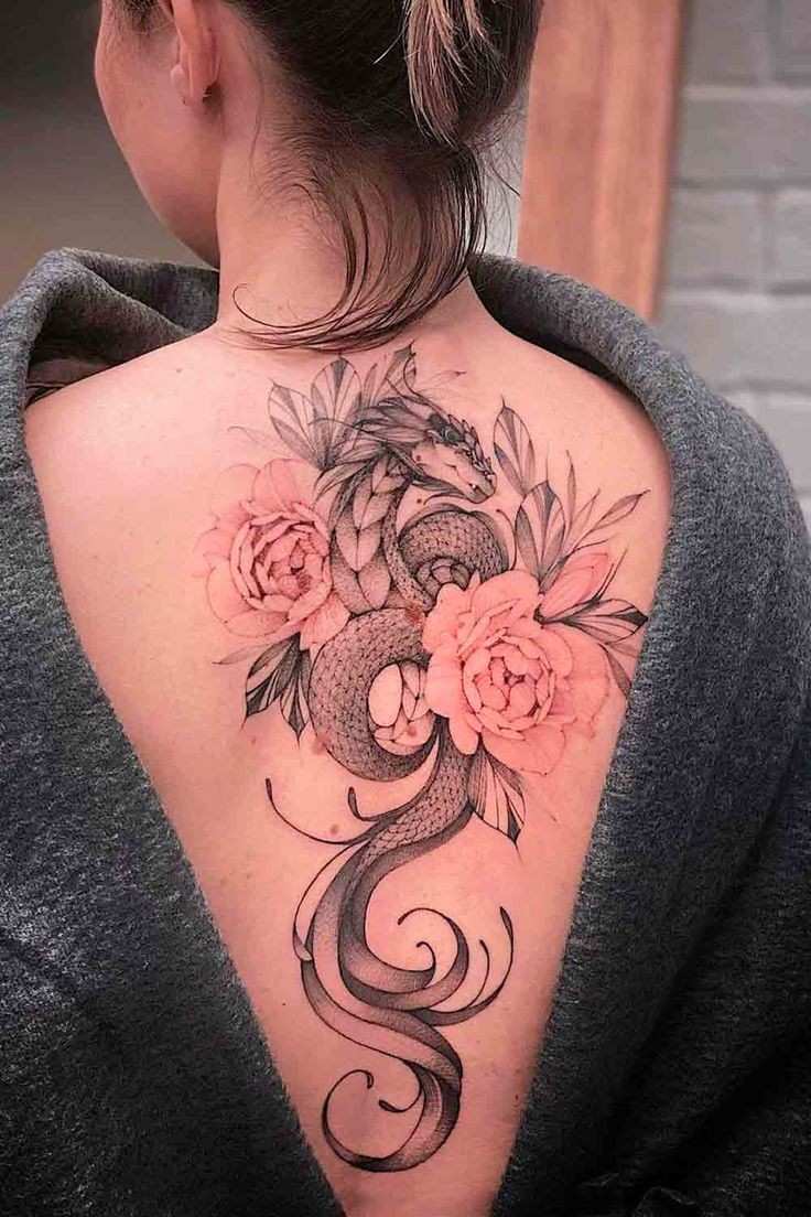 Femenino Tatuajes en la Espalda Dragon con flores rosadas