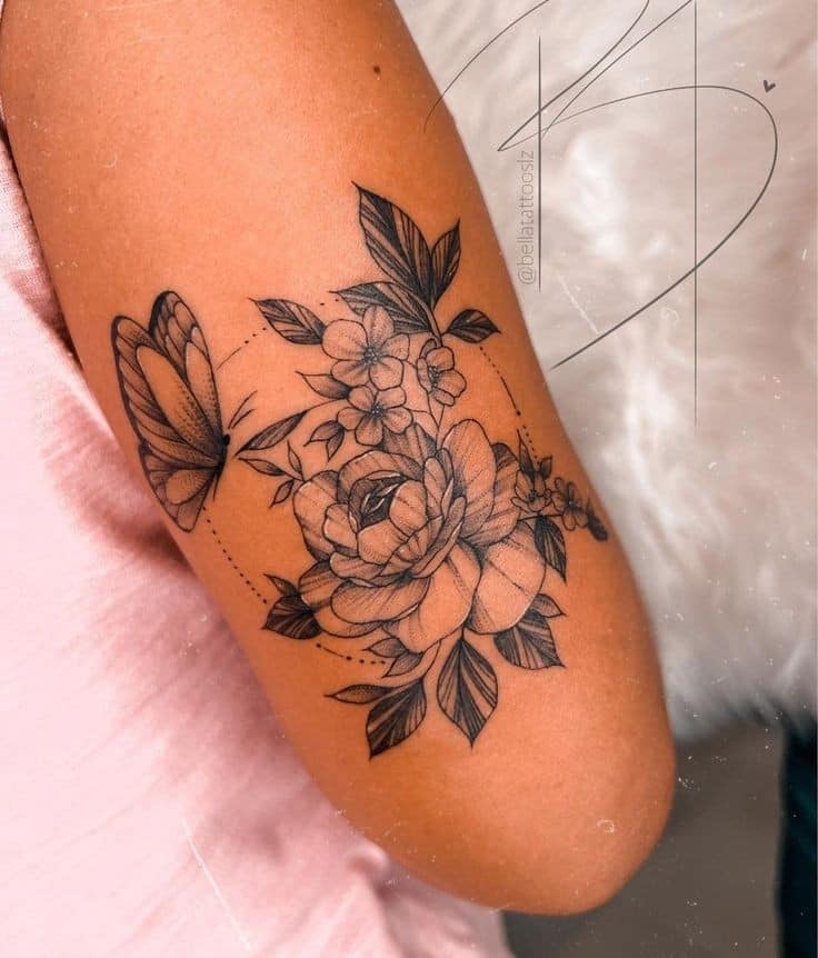 25 Tatuajes lindos y delicados para mujer mariposas negras flor y hojas en muslo 25 Tatuajes lindos y delicados para mujer mariposas negras flor y hojas en muslo