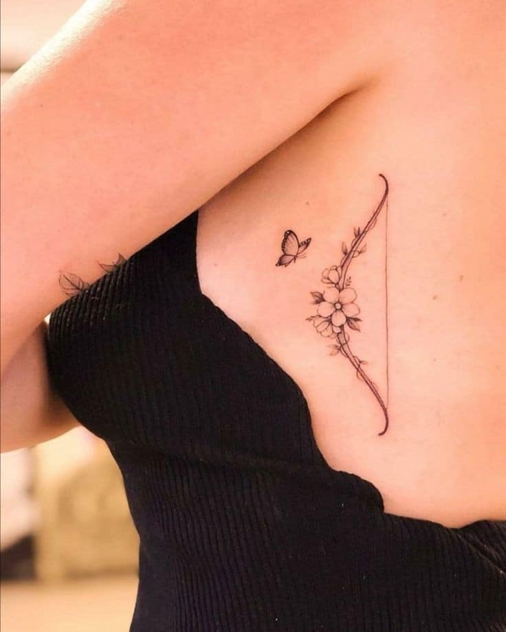 52 Tatuajes lindos y delicados para mujer arco y mariposa pequeña al costado del pecho 52 Tatuajes lindos y delicados para mujer arco y mariposa pequeña al costado del pecho