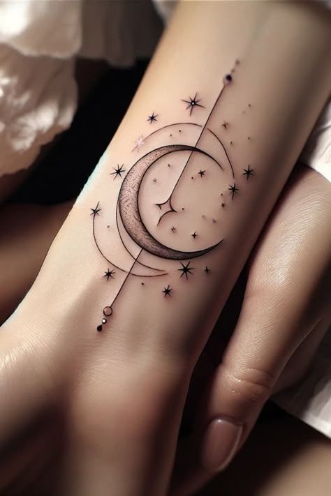 102 Tatuajes Petite luna con estrellas en muñeca 102 Tatuajes Petite luna con estrellas en muñeca