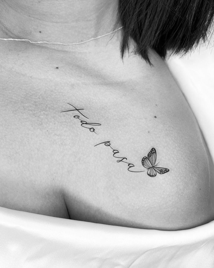 109 Tatuajes Petite inscripcion de todo pasa con mariposa en hombro 109 Tatuajes Petite inscripcion de todo pasa con mariposa en hombro