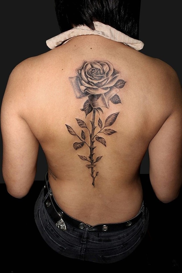 115 Tatoo en la espalda para mujer gran rosa negra 115 Tatoo en la espalda para mujer gran rosa negra