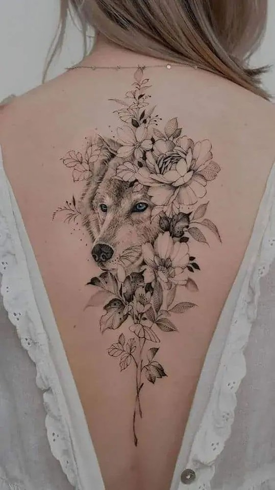 127 Tatoo en la espalda para mujer lobo con ojos celestes 127 Tatoo en la espalda para mujer lobo con ojos celestes