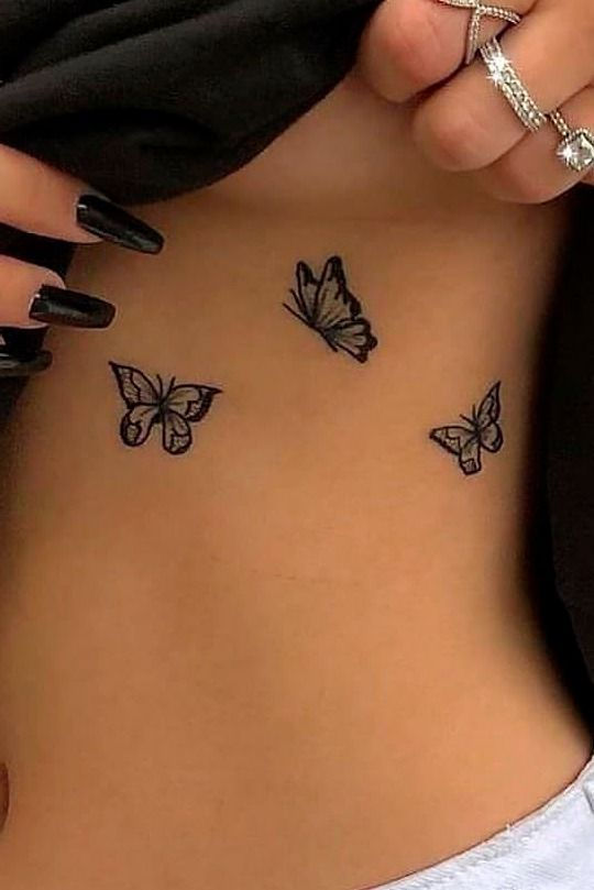 199 Tatuajes Petite tres mariposas pequeñas en las costillas 199 Tatuajes Petite tres mariposas pequeñas en las costillas