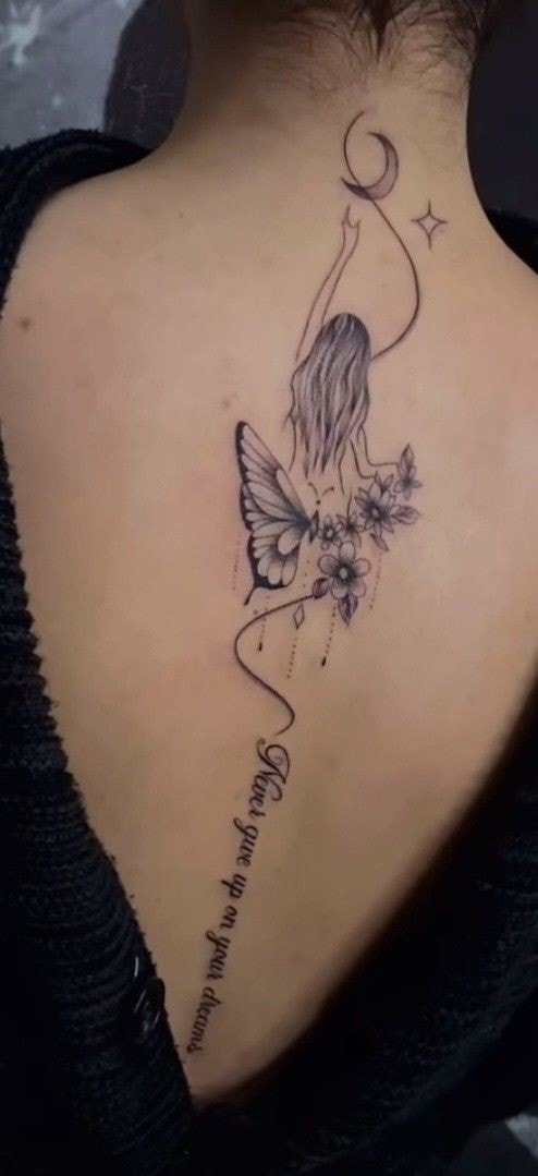 95 Tatoo en la espalda para mujer inscripcion hada con mariposa 95 Tatoo en la espalda para mujer inscripcion hada con mariposa
