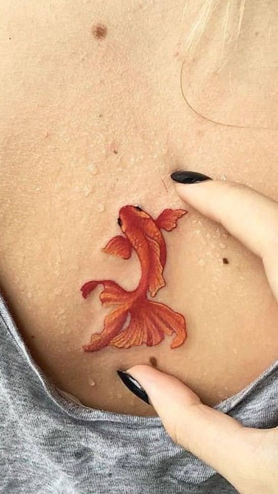 3. Tatuagens de peixe nas costas
