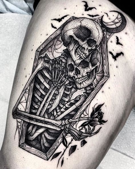 34 Tatuaje de Esqueleto en sacofago con su amada noche y vampiros