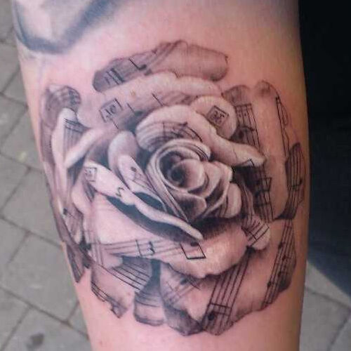 Signification du tatouage de rose blanche