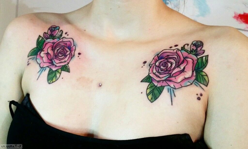 Tatuaje de Rosa Rosa en la clavícula de Mujer 