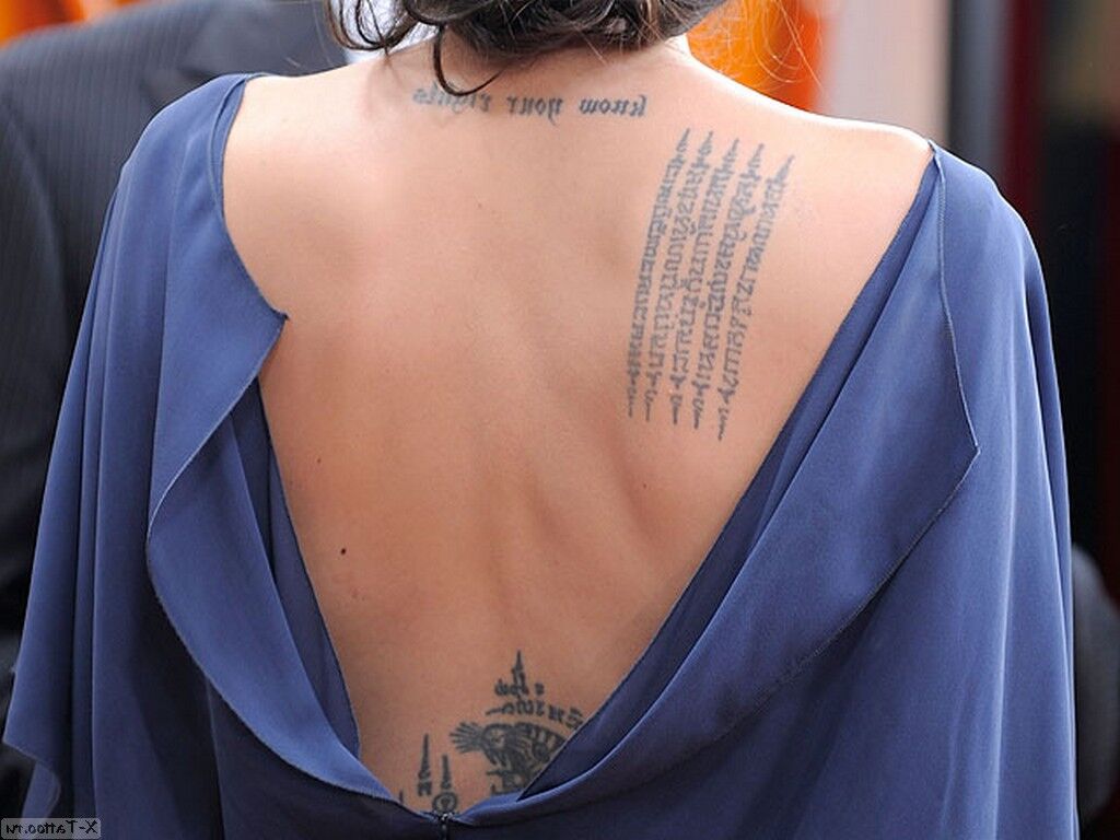 el texto de la oración budista tatuajes de Angelina Jolie