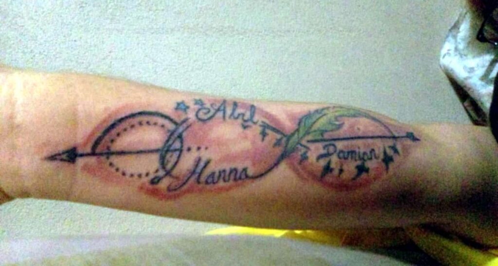 April Anna Damian tätowiert echte Tattoos mit Namen von Kindern
