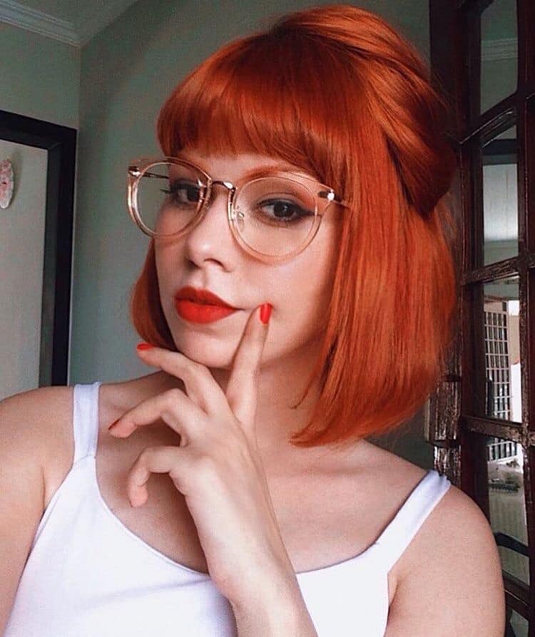 Cabello Rojo Pelirrojo mas arriba del hombro y tocado arriba Cabello Rojo Pelirrojo mas arriba del hombro y tocado arriba