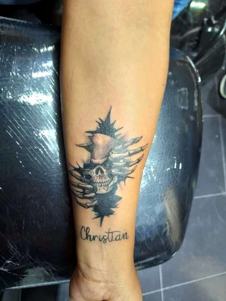 Christliche Tattoos, echte Tattoos mit Namen von Kindern