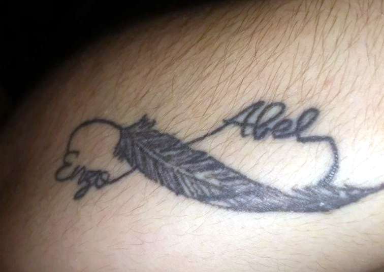 Enzo Abel Tattoos echte Tattoos mit Namen von Kindern