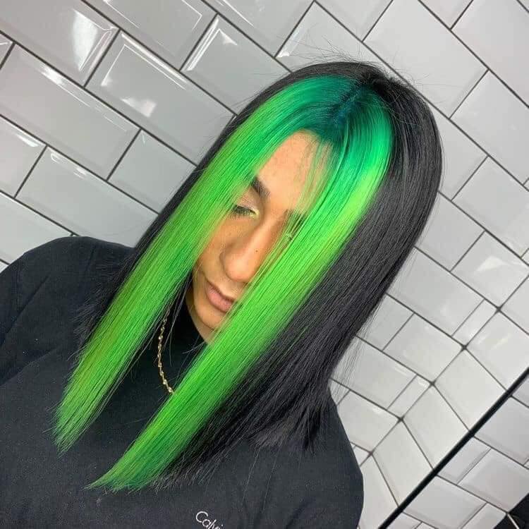 Ideas for a Change of Look straight hair green highlights in the front