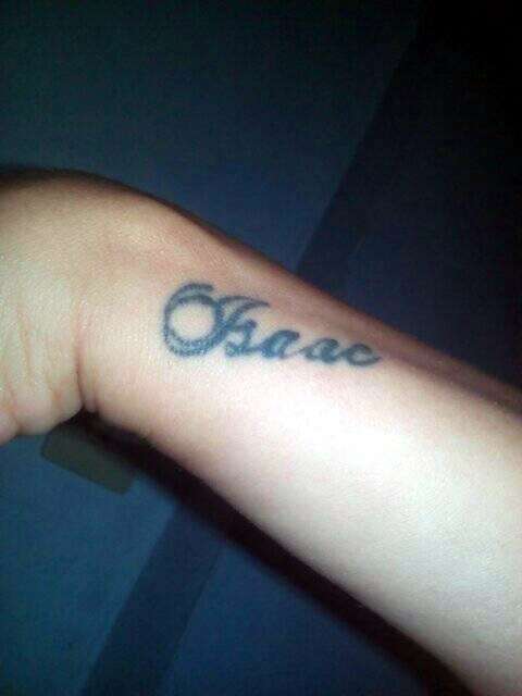 Isaac Tattoos echte Tattoos mit Namen von Kindern