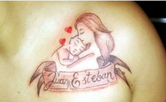 Juan Esteban tätowiert echte Tattoos mit Namen von Kindern