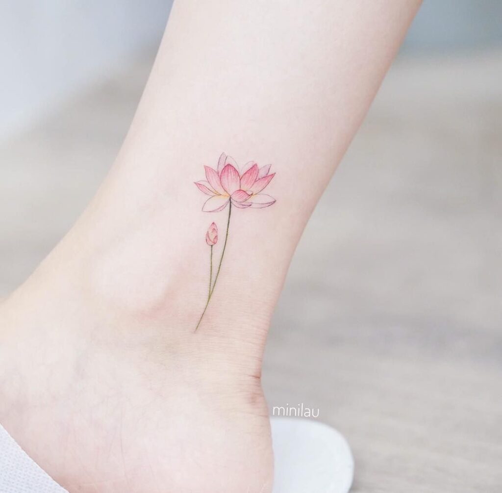 A tatuagem mais linda e delicada para tornozelos Flor rosa delicada