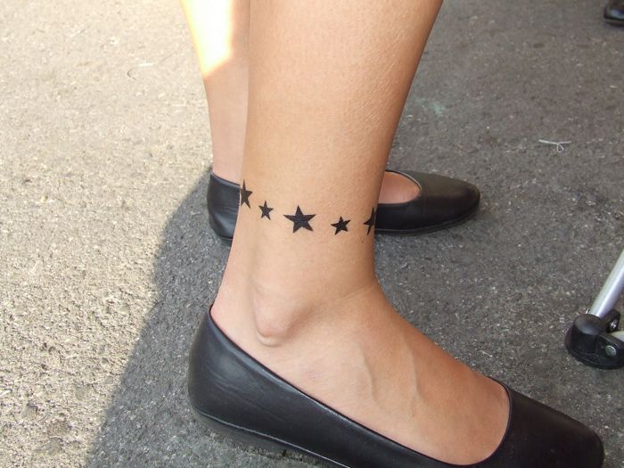 A tatuagem mais linda e delicada para tornozelos estrela