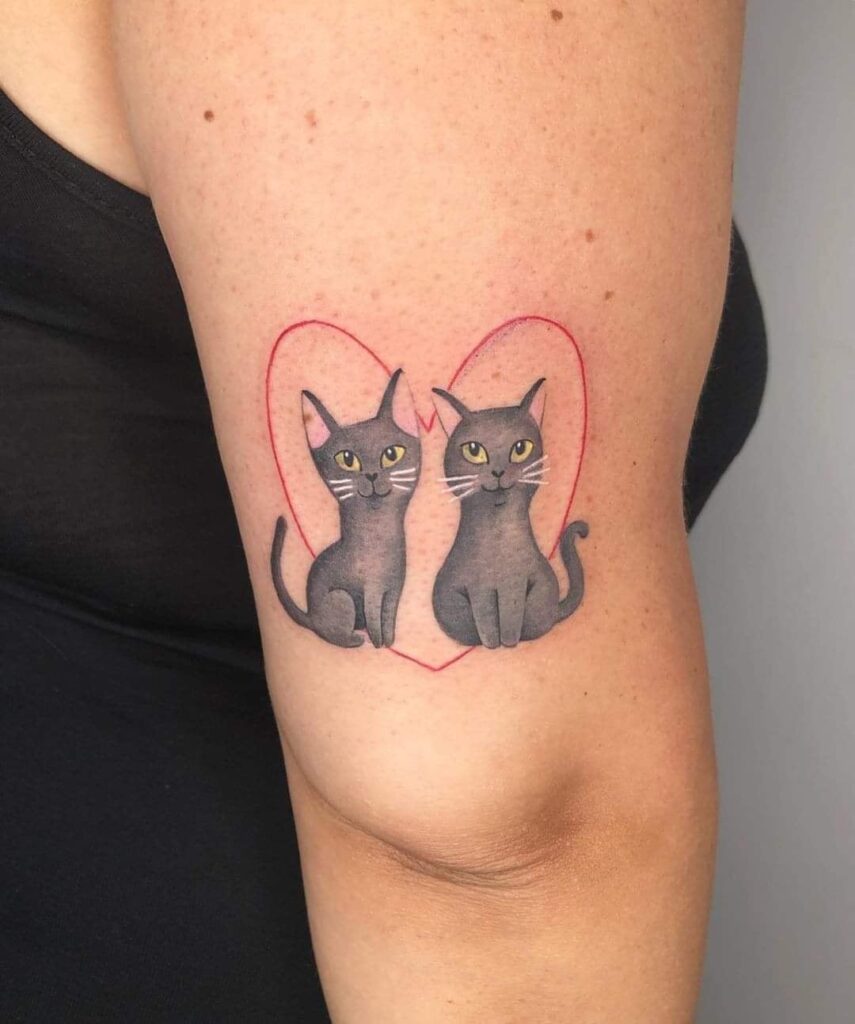 As melhores tatuagens de gato dois gatinhos e coração