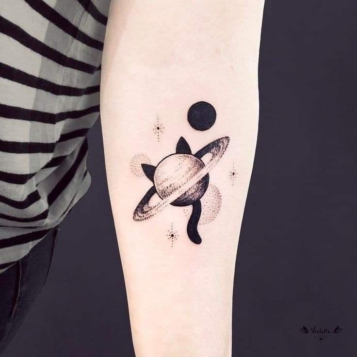 I migliori tatuaggi di gatto Saturno con orecchie di gatto