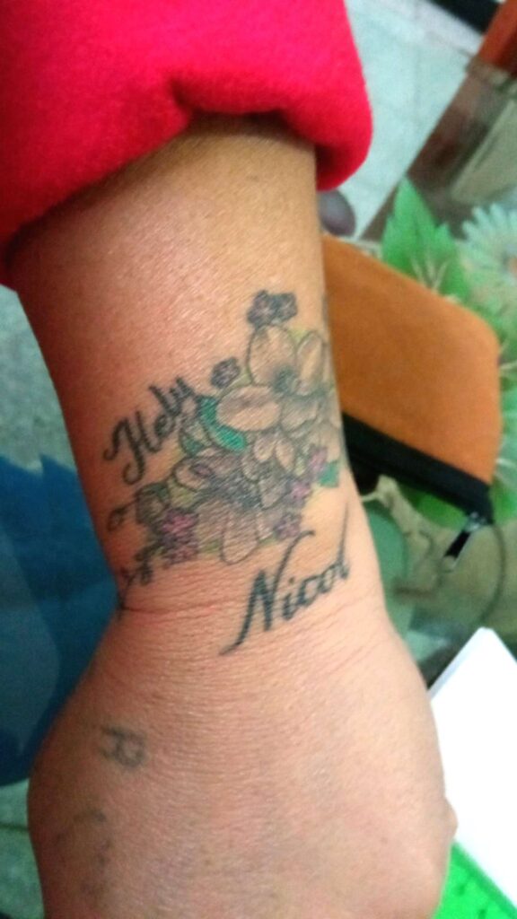 Nicol Tattoos echte Tattoos mit Namen von Kindern