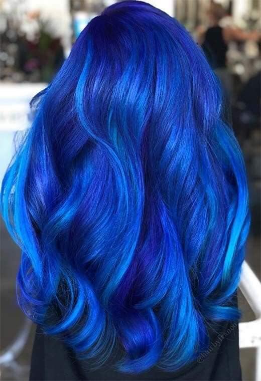 Per gli amanti dei capelli blu brillante