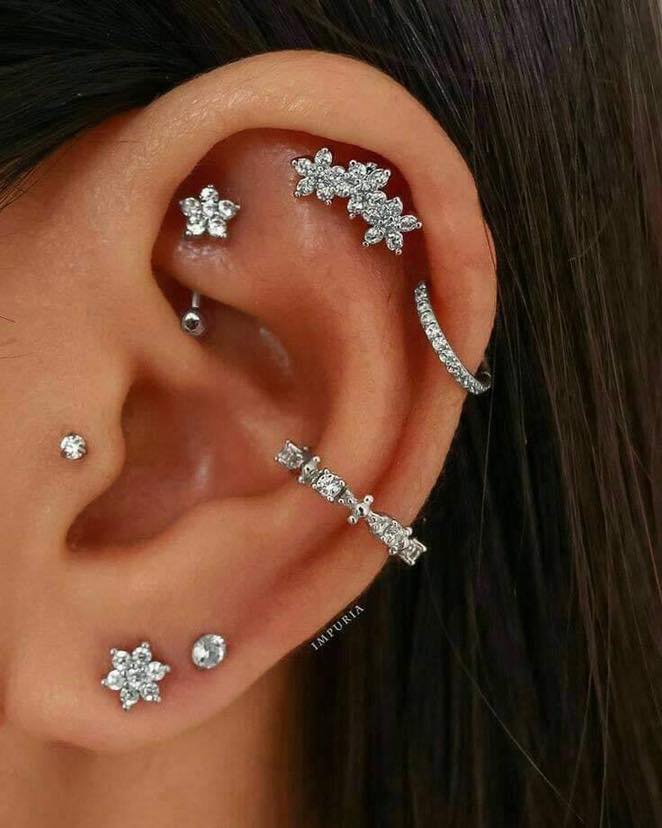 Piercing all'orecchio da donna tipo strass con anello di diamanti tipo fiore tre sfere di fiori