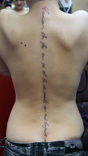 Tatuaje Columna Completa frase sola