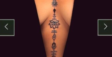 Lotusblumen-Tattoo in der Mitte der Brüste